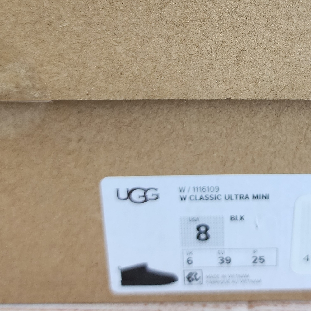 Ugg Boots - Picture 6 of 6